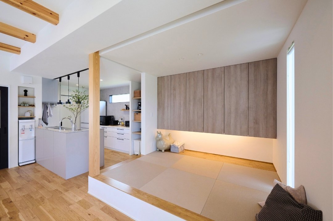 ナチュラルなテイストに合うよう縁なしの畳を採用の画像